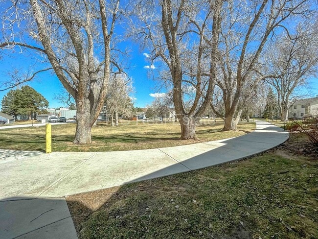 Building Photo - 8335 Fairmount Dr