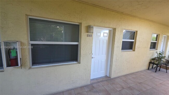 Building Photo - 5839 SW 74th Terrace