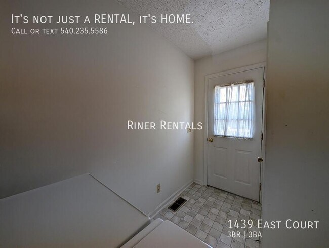 Building Photo - 1439 East Ct