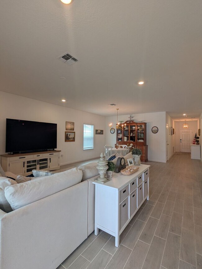 Building Photo - Beautiful newer-construction 4-bedroom, 3-bath home located in Trailhead Landing