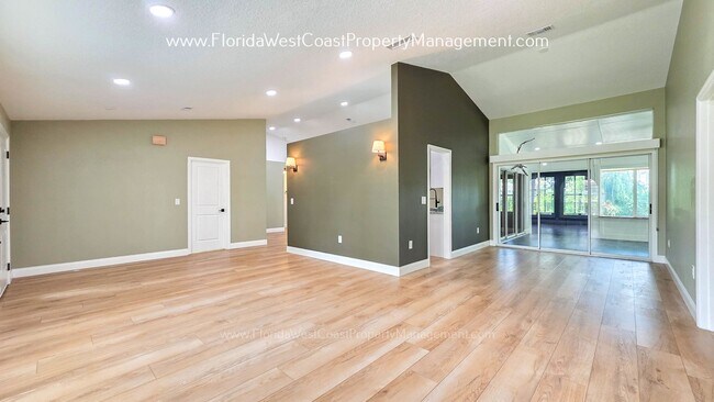 Building Photo - IMPRESSIVE 3 BEDROOM/2 BATH SARASOTA HOME! SUPER LOCATION! PET FRIENDLY!