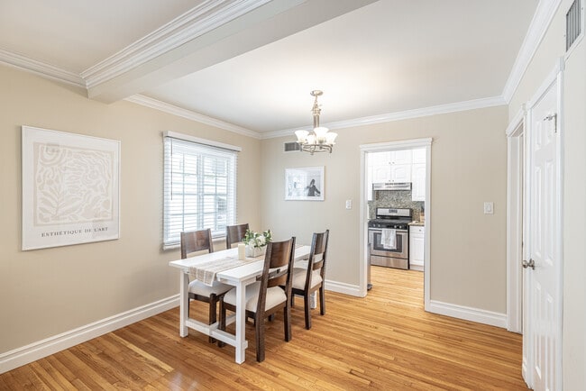 Building Photo - 1412 Kelton Ave