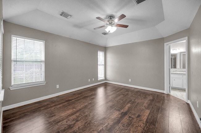 Building Photo - 103 Moonspinner