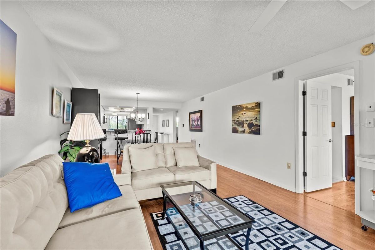 Building Photo - 1942 Golf View Dr