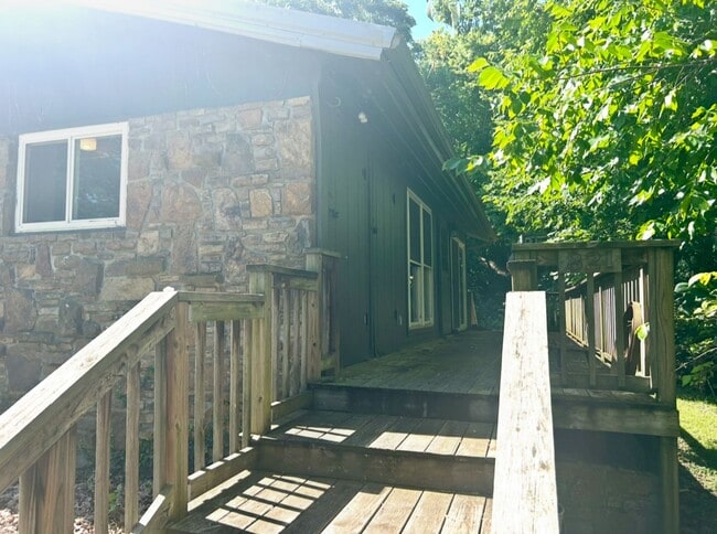 Building Photo - Two Bedroom Cottage Style Home Nestled in ...