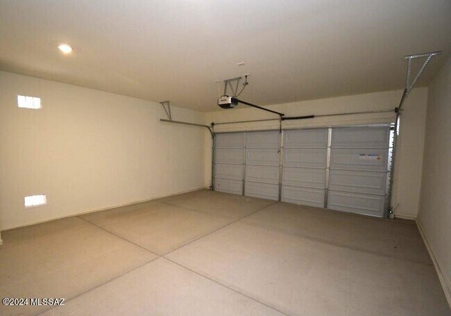 Building Photo - 10736 W Embrey Dr