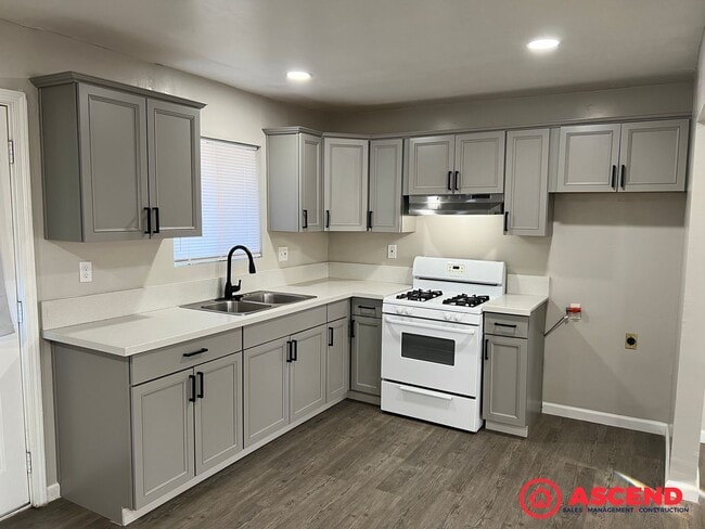 Building Photo - 625 A St