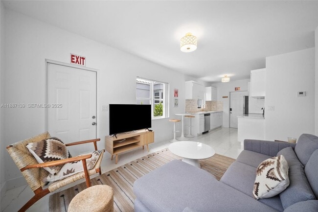 Building Photo - 1625 Hollywood Blvd