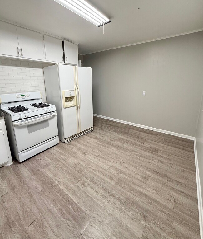 Building Photo - Charming 4-Bedroom Home with Spacious Layo...