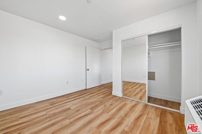 Building Photo - 219 E 87th St