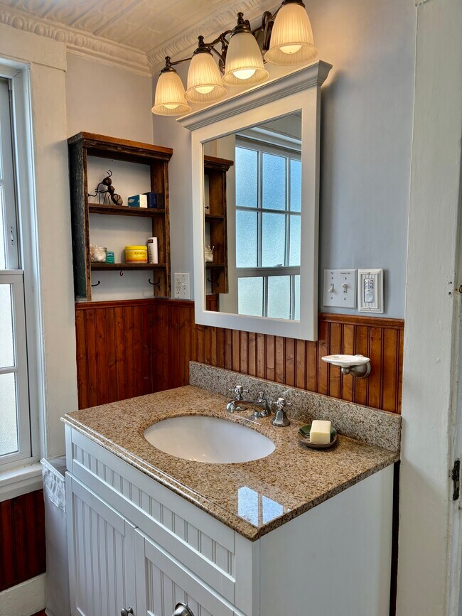 Building Photo - 272 Danforth St