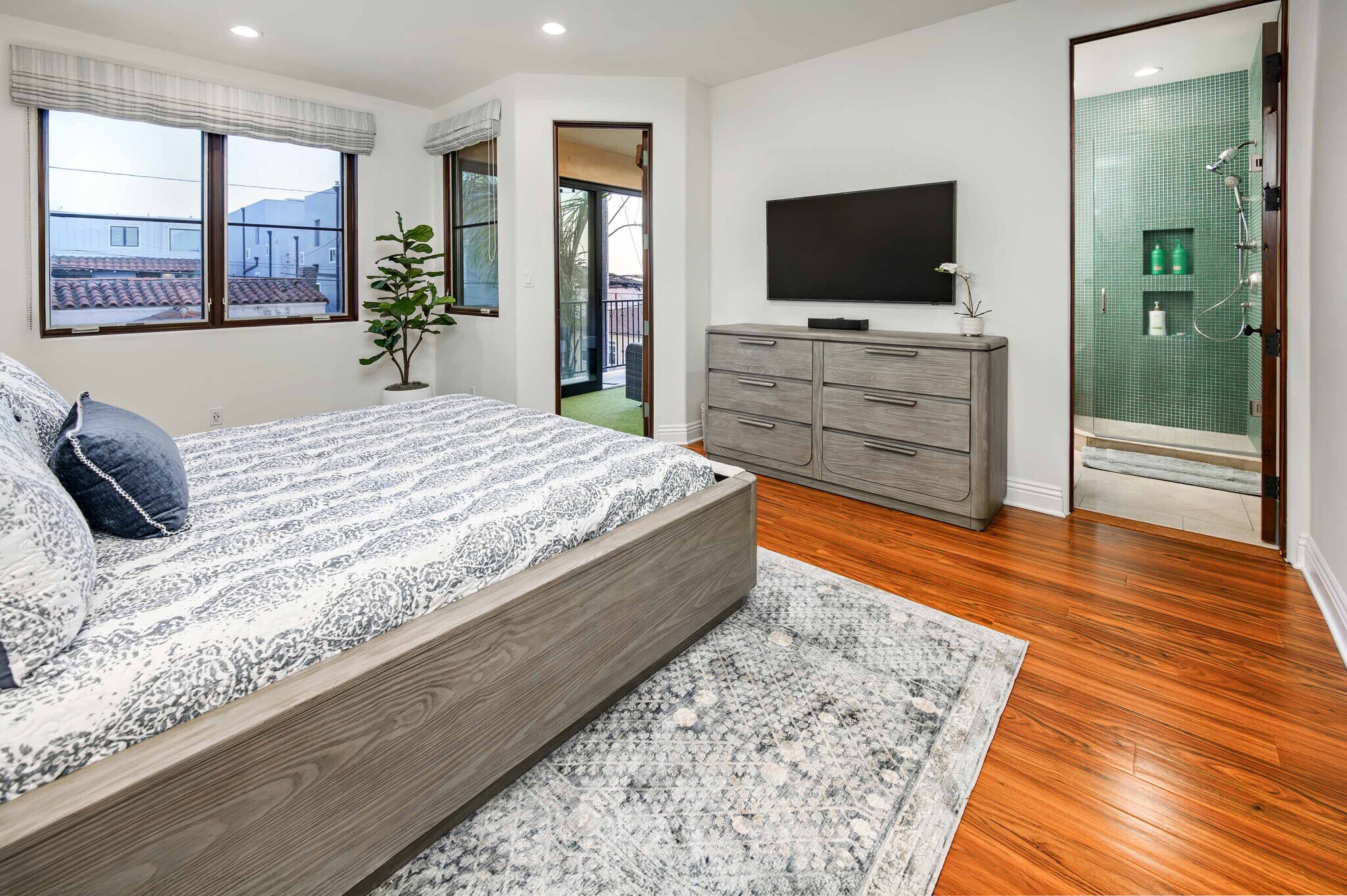 Building Photo - 319 33rd St