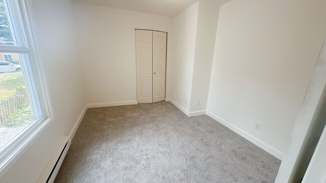 Building Photo - Classic 5bdrm/1.5 bath High St house with ...
