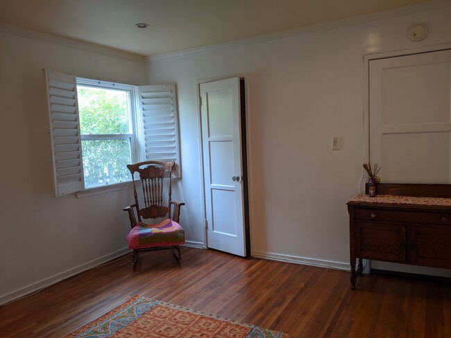 corner view of 2nd room. That door's a closet - 3771 Boise Ave