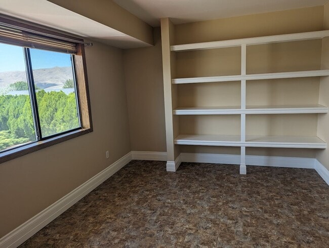 Building Photo - Attractive 3 bedroom 2 bath Condo in Wonderful Quiet Lewiston Neighborhood