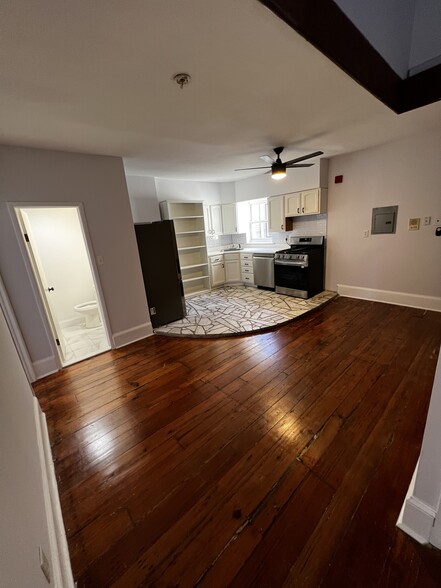 Building Photo - 726 S 10th St