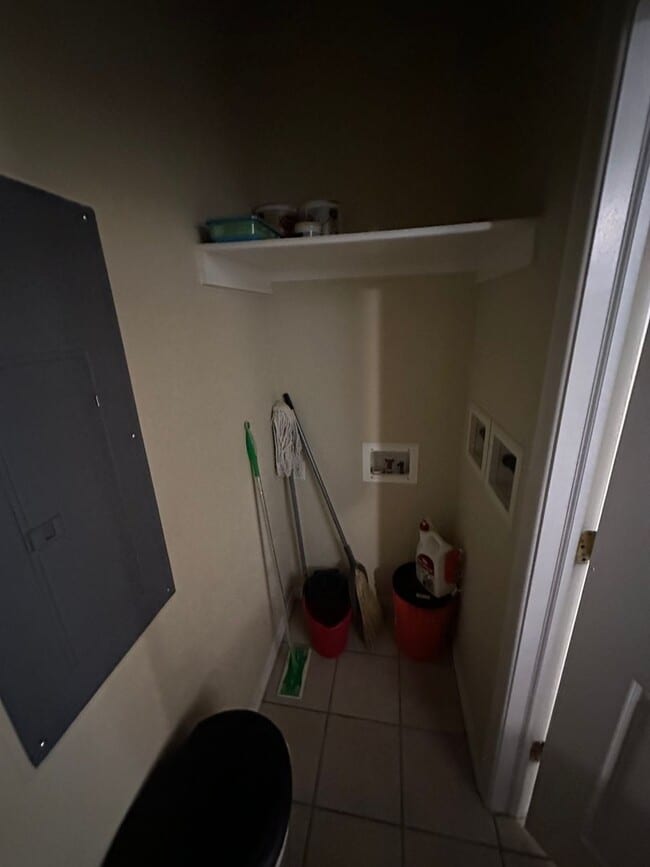 Building Photo - 1 Bed 1 Bath located at Casa De Soledad!