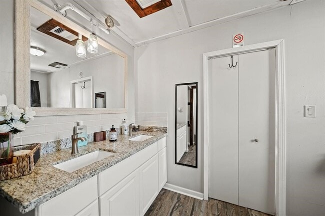 Building Photo - 3223 Avenue M