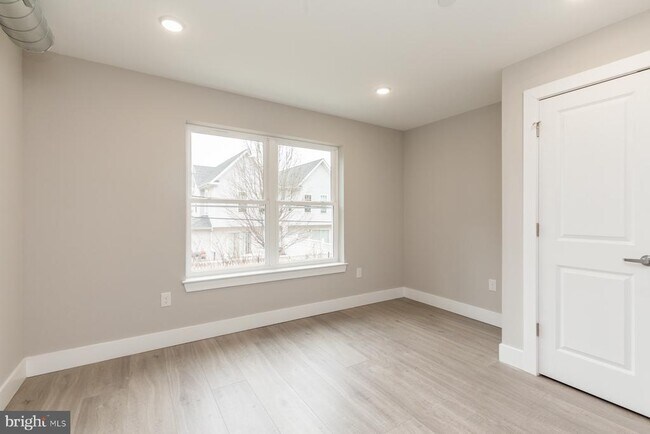 Building Photo - 1724 N Marshall St