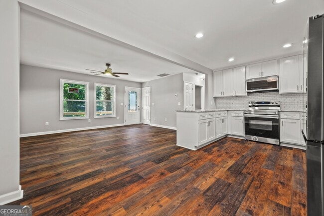 Building Photo - 53 Lucia Dr SE