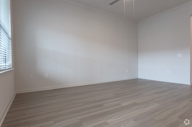 1 BR, 1 BA - 888 SF - Monaco - Camden Plaza