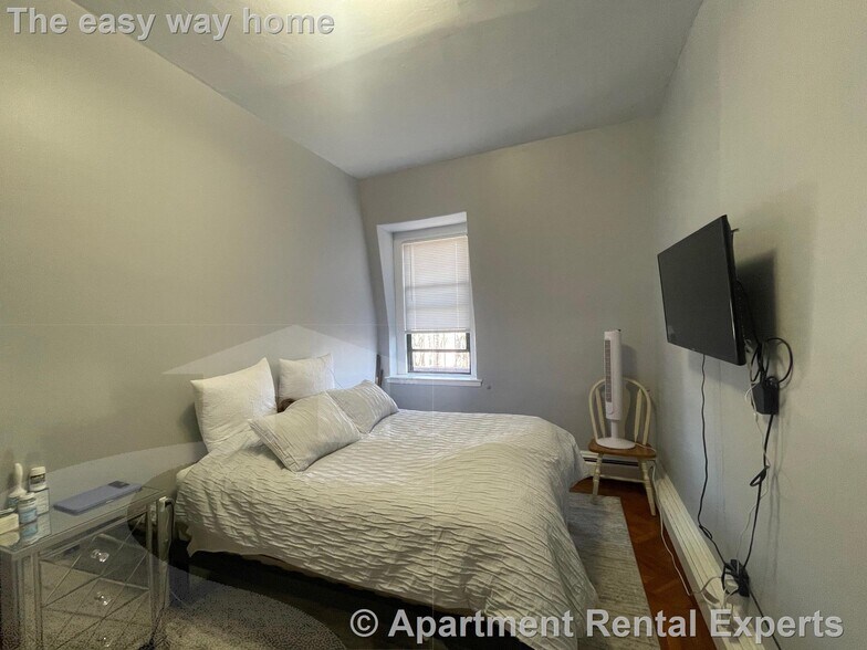 Building Photo - 61 Adams St