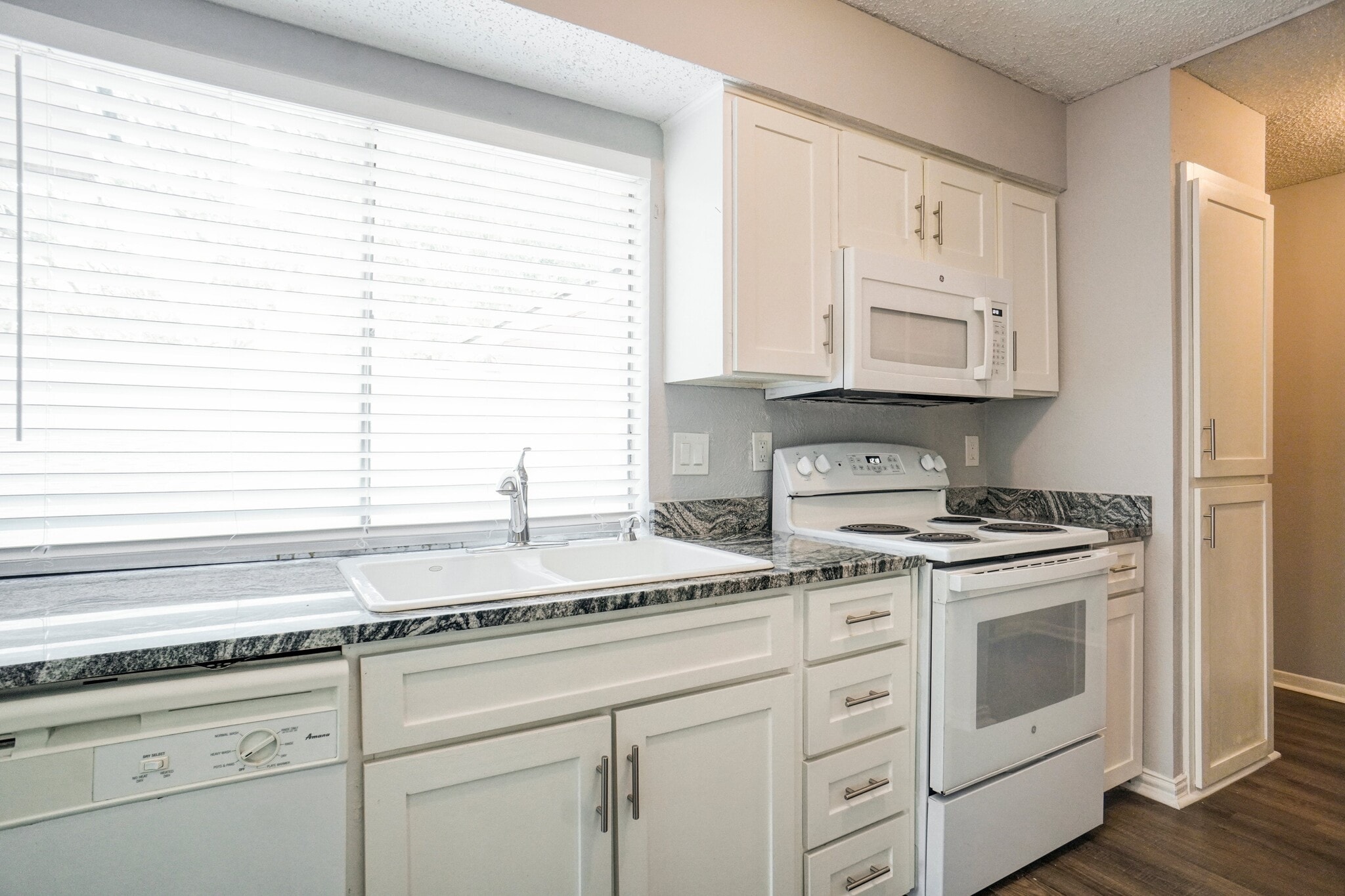 Building Photo - 1741 Crystal Way