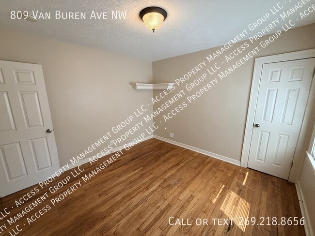 Building Photo - 809 Van Buren Ave NW