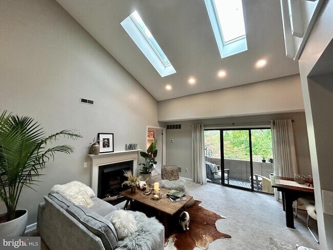 Building Photo - 1709 Mountainview Dr