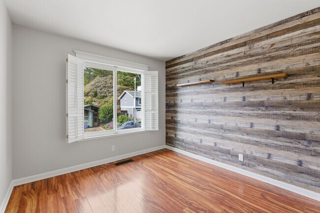 Building Photo - Exceptional Home in the Back of the Valley, Pacifica