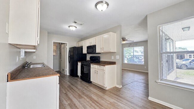 Building Photo - 9406 Alcala