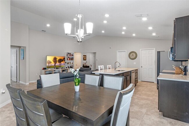 Building Photo - 524 Scenic Blf Blvd