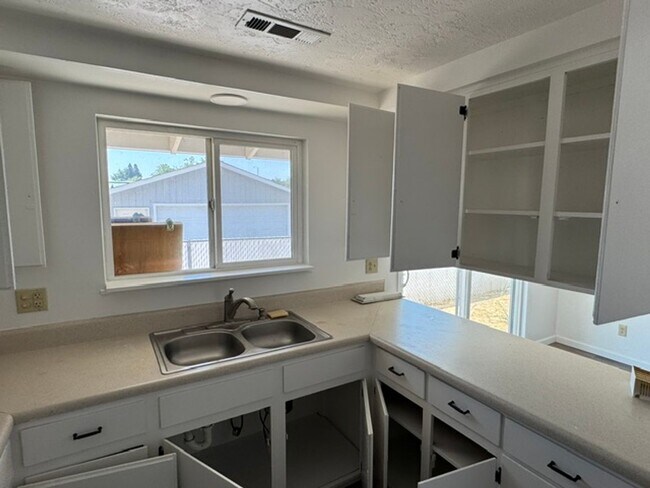 Building Photo - 610 Platt Pl