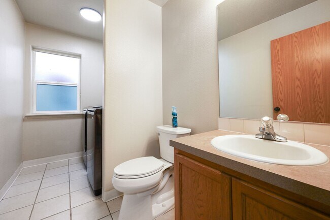 Building Photo - 4bed/2.5 Bathroom house - SE Portland