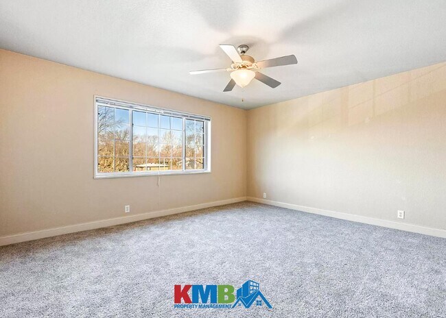 Building Photo - 400 Grandview Ct