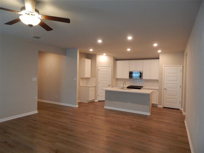 Building Photo - 126 Fairmeadow Downs Dr