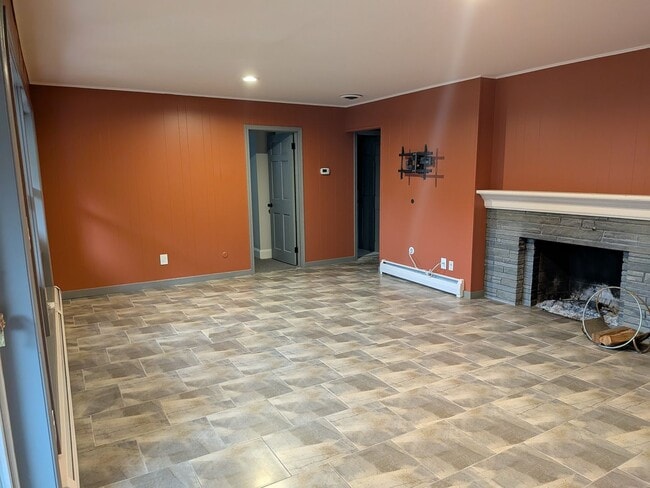 Building Photo - Gorgeous 4 Bed, 3 Bed House for Rent in Me...