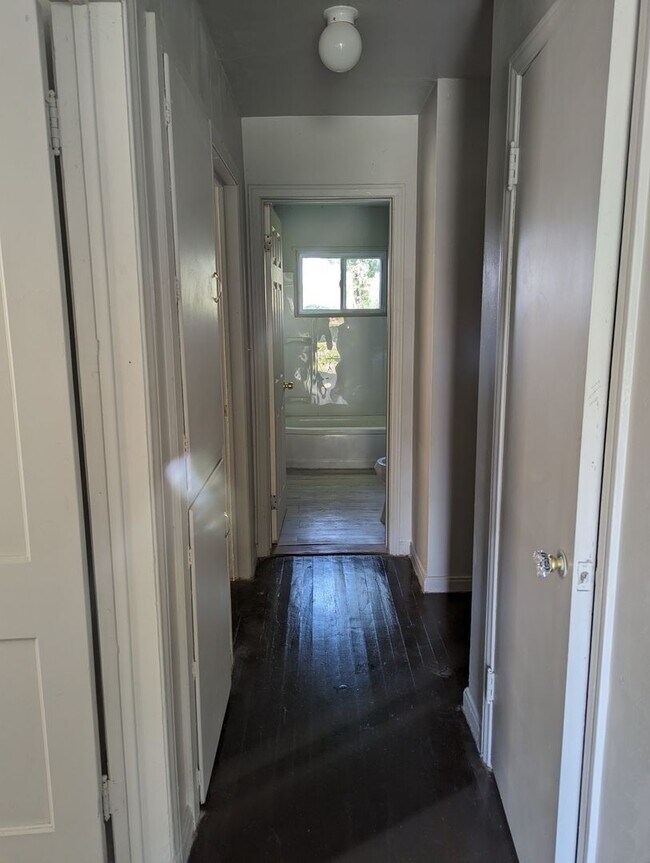 Building Photo - 5217 Neff-2 BED & 1 BATH FOR RENT