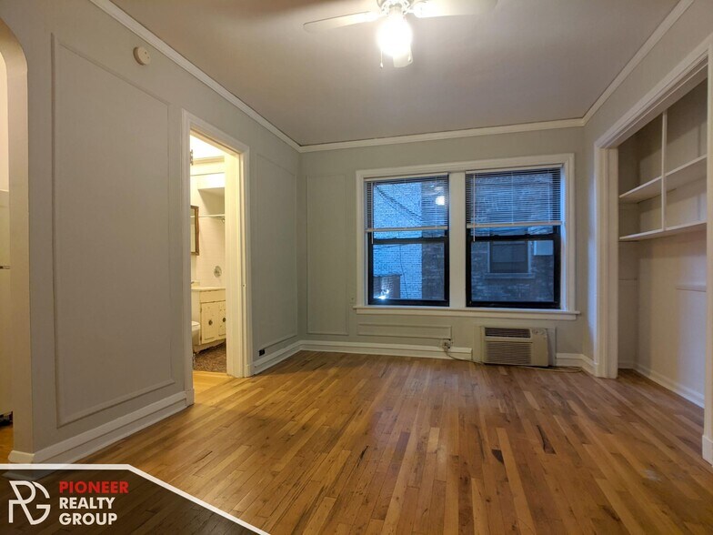 Building Photo - 833 W Wolfram St