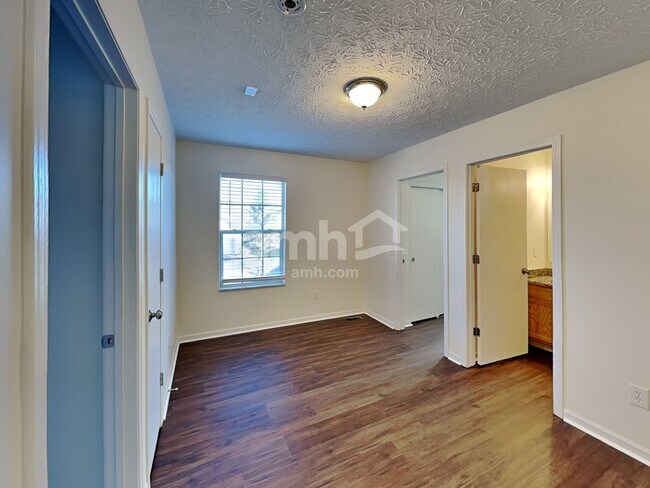 Building Photo - 928 Mahle Dr