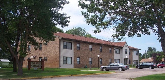 Primary Photo - Oak Hill Manor Apartments