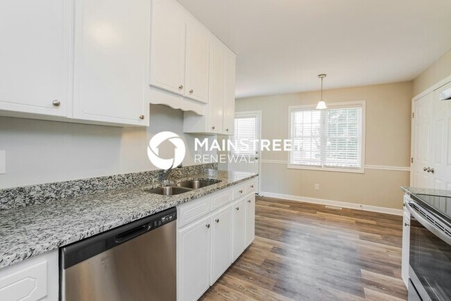 Building Photo - 3 Bedroom Pet-Friendly Home in Smithfield, NC with Main Street Renewal