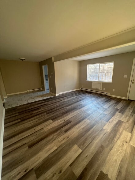 Building Photo - Royal Ledges at Hyde Park