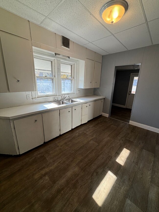 Building Photo - 3 bedroom, 1.5 bathroom home for rent in W...