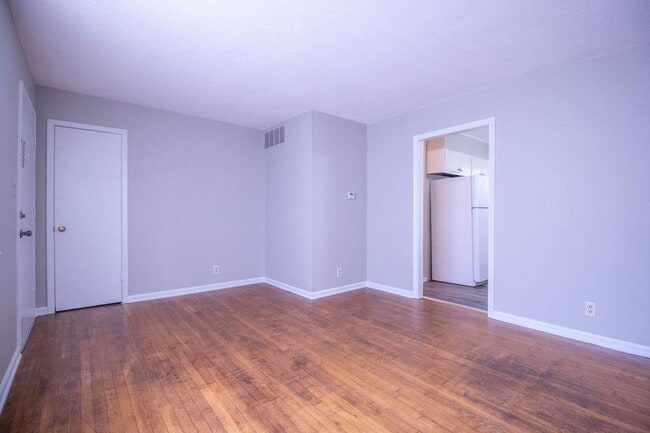 Building Photo - 2817 N Willowbrook Rd