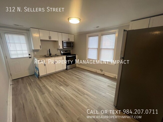 Building Photo - Completely Renovated 2-Bedroom 1 Bath Bung...