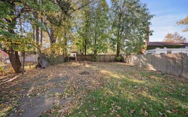 Building Photo - 9519 Preston Ave