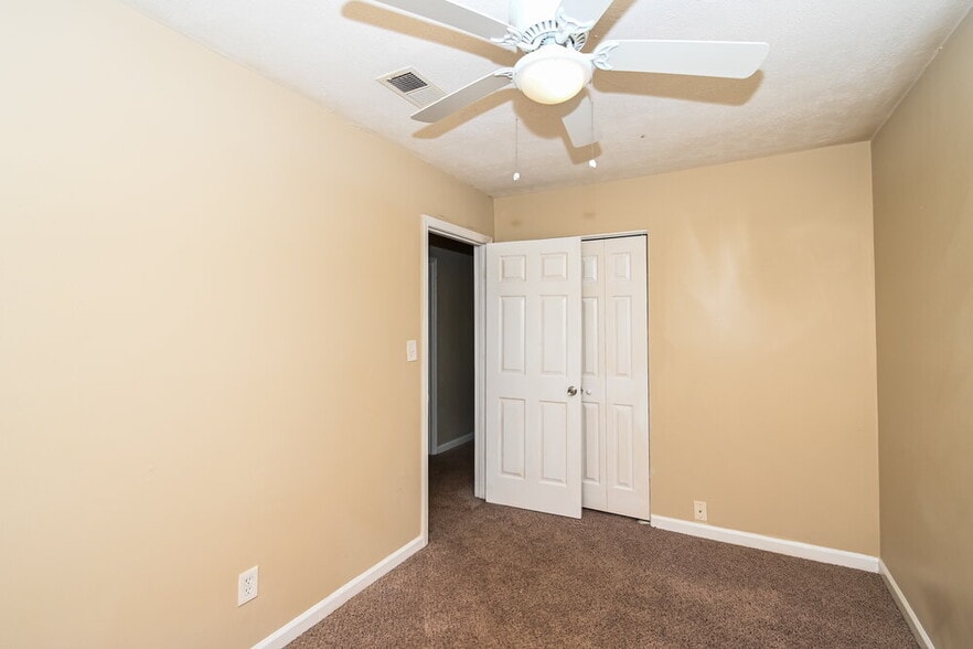 Building Photo - 3564 Briar Dr