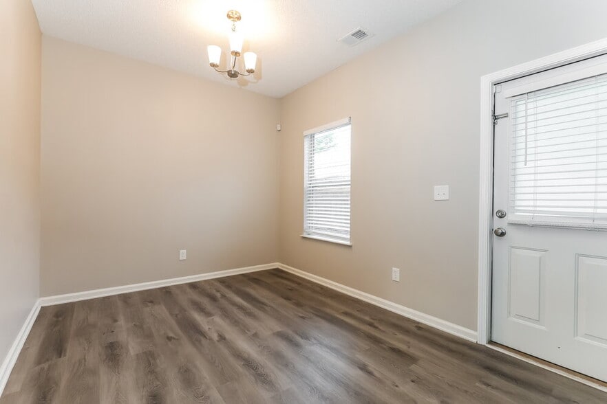 Building Photo - 2009 Farm Hill Ct