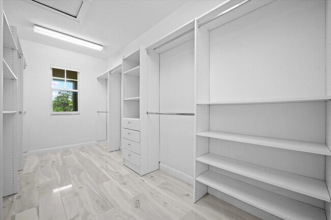 Building Photo - 877 Taft Ct